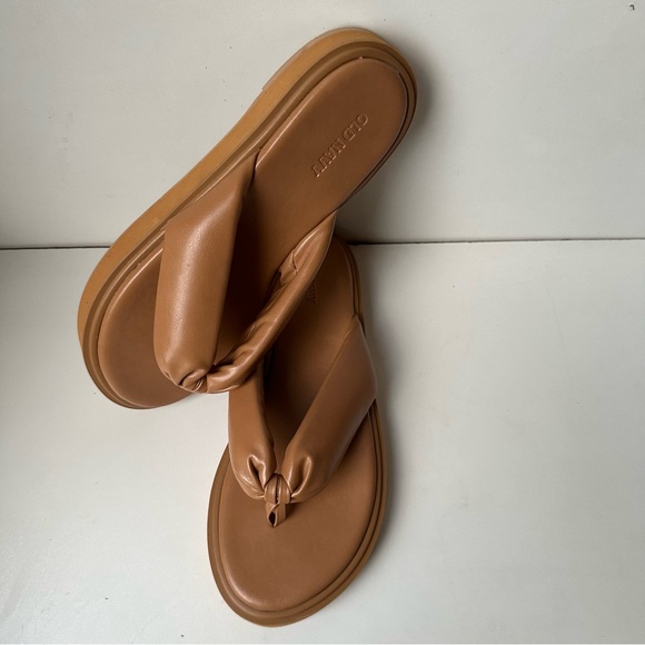 old navy tan Thong Platform Sandals - Picture 6 of 13